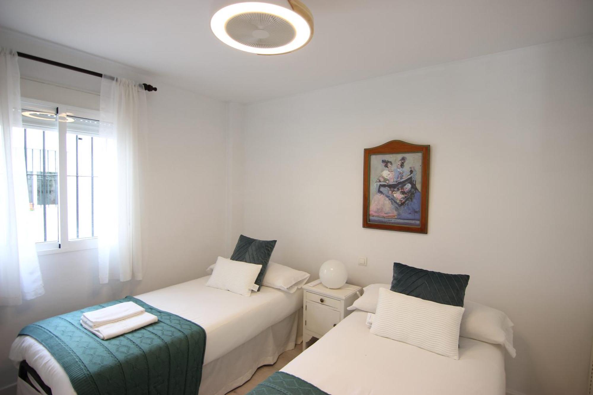 Rentalsevilla Espacioso Apartamento En La Alameda De Hercules Con Parking Экстерьер фото